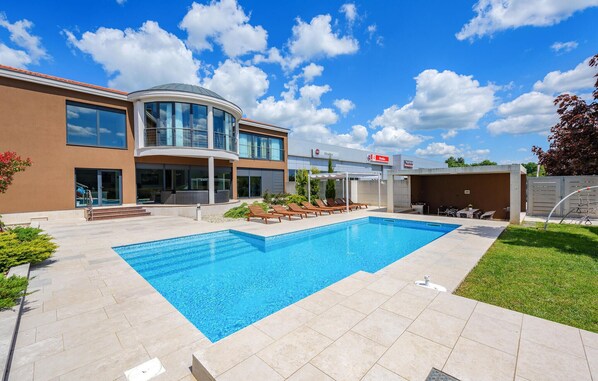 pool