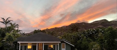 Vintage Lanikai Cottage at sunset