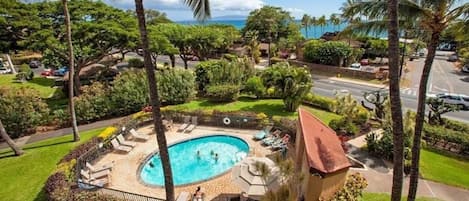 Maui Vista grounds