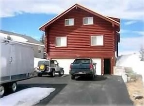 Huge Driveway for RV or snowmobile parking