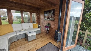 12x12 luxury heated cabin for relaxing with superfast WiFi 