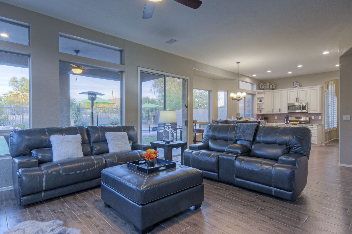 Mesa Golf Course & MT Views Home: Htd POOL, Hot Tub, Putt Green, Fire Pit, 3 Bikes