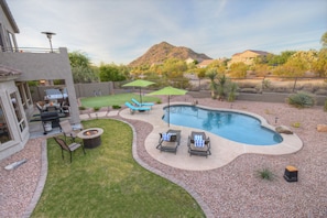 Resort amenities including heated pool, hot tub, putting green, fire pit and dazzling views make this home a premium retreat for large or multiple families.