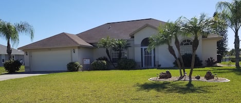 Come relax at this bright and beautiful home in Rotonda West, Florida! 