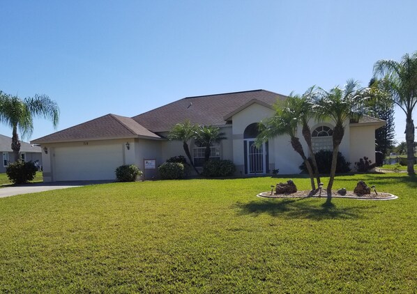 Come relax at this bright and beautiful home in Rotonda West, Florida! 