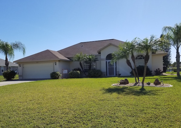 Come relax at this bright and beautiful home in Rotonda West, Florida! 