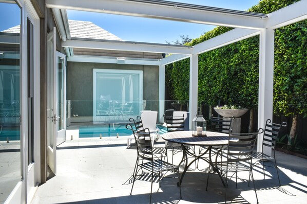 the lovely alfresco dining area