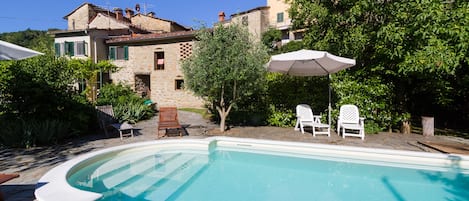 Sun drenched pool. Four shallow steps leading into our 8x5m, 1.5m deep pool