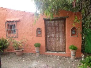 Entry door to garden