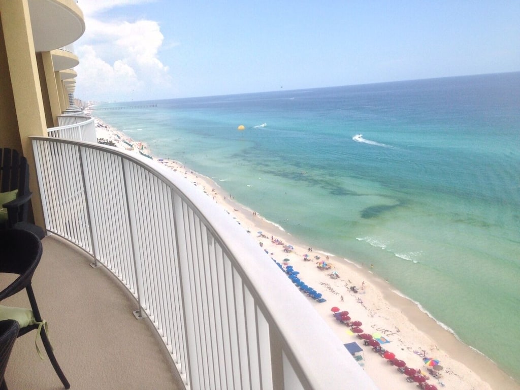 Unique, Elegant And Beautiful 17th Floor Condo At Emerald Isle West