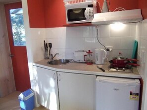 Self catering kitchenette:fridge,microwave,cooktop...