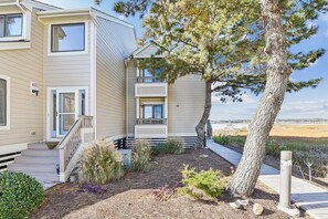 ,Front Elevation,