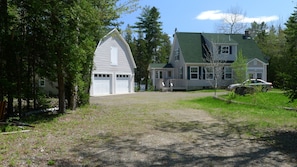 Privacy: 500 foot long driveway from a private road