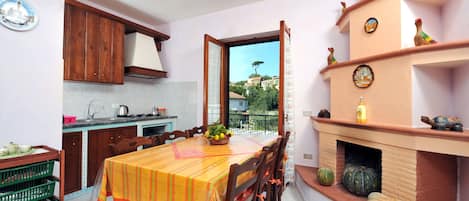 Kitchen with terrace