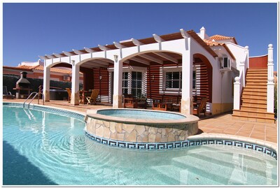 Villa de lujo de 4 camas - piscina privada, gran jacuzzi y tenis de mesa