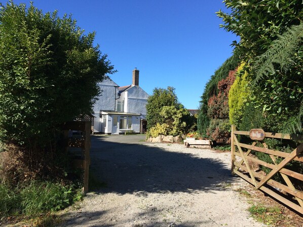 Driveway to house