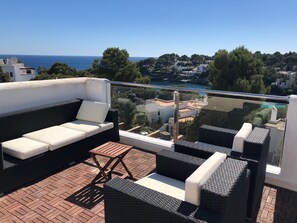 grosse Dachterrasse mit Lounge,Sonnenliegen,Dusche und
 Meer/ Panoramablick 