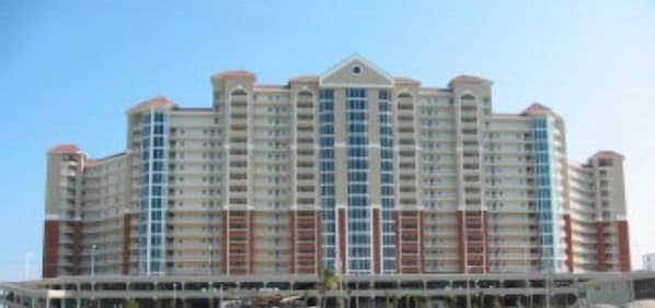 Beautiful, Newer Gulf front complex in the heart of Gulf Shores