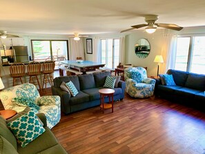 Open concept, relax in this living room, dining room and kitchen