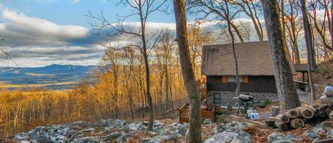 Complete seclusion, breathtaking views of the Shenandoah Valley