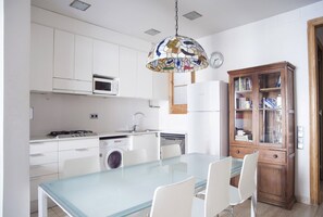 Dining area and totally equiped kitchen.