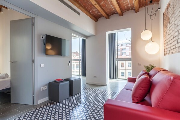 modern-apartment-terrace-pool-eixample-barcelona