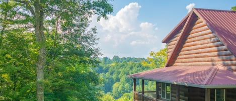 Welcome to Lazy Dog Log Cabin With Hot Tub in Jefferson NC.