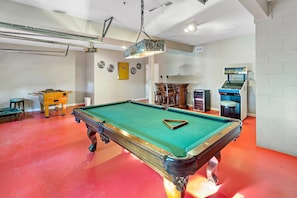 Full size pool table