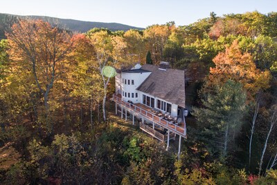 Unique, architecturally designed home at the top of Campton Mountain