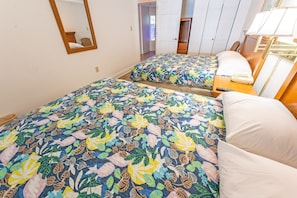 Direct Oceanfront Views, Beautifully Decorated Living Area