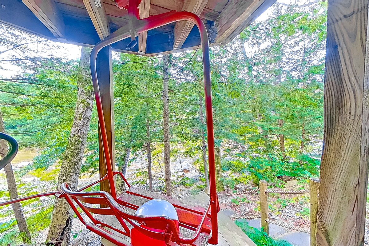 Dog-friendly waterfront home on the Saco River with a sandy beach