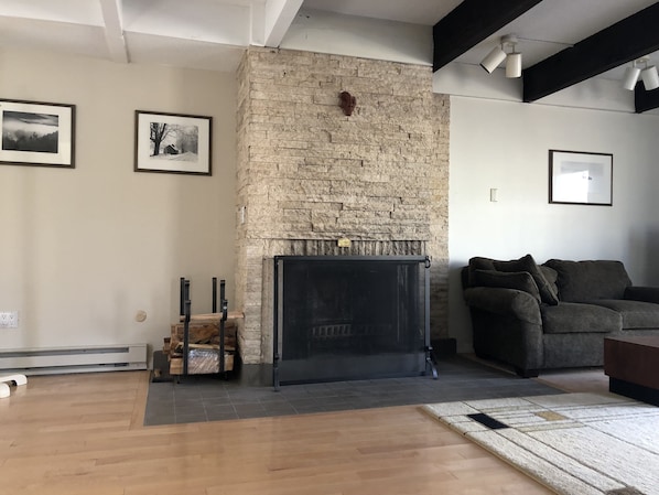 Fireplace between living room and Kitchen 