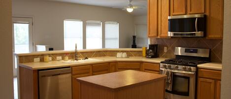 Clean kitchen, new appliances, amenities of home