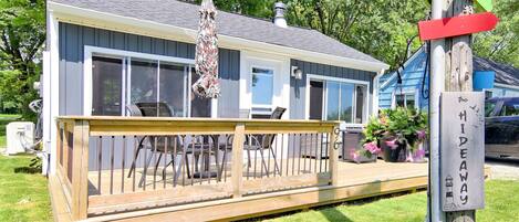 Front of the cottage that faces beautiful Lake Erie. 