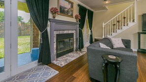 Living Room/Fireplace