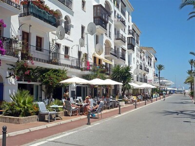 Duquesa (Manilva) F'line beach location/G’floor/2Bed-Bath/Garage/AirCon/24hr Sec