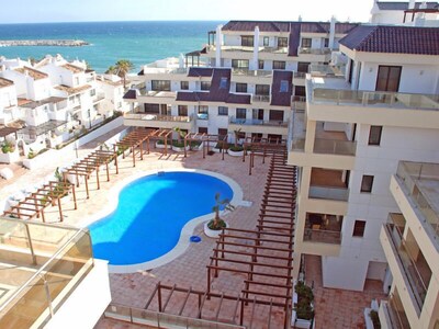 Duquesa (Manilva) F'line beach location/G’floor/2Bed-Bath/Garage/AirCon/24hr Sec