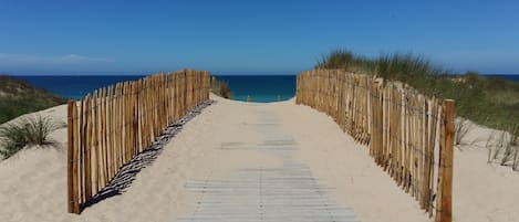 Accès à la plage de Chaucre, à 500m de la maison