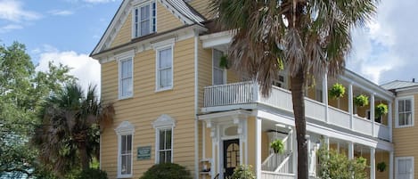 Historic "yellow house" on St Philip Street