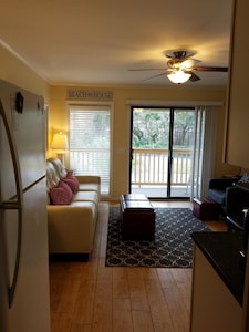 Adorably furnished and renovated Ocean Villa condo with upgrades galore!