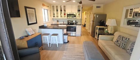 Well-planned layout for relaxing. New LVP flooring. Very bright end unit.