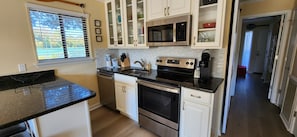 Fully equipped kitchen, all new appliances in 2022. Upgraded granite counters.