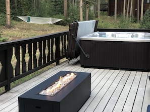 Natural Gas Fire place, enjoy while taking a Hot Tub, pairs nicely with Rose'
