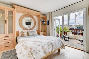 Queen bed, french doors, private patio. Four blocks to the ocean!