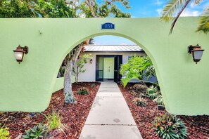 Welcome to our Tropical Paradise in South West Florida.