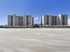 Ground Level unit with easy access to beach, parking lots and restuarant.