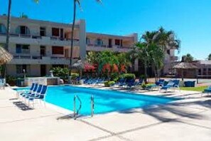 Pool side relaxation 