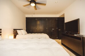 Guest suite with 2 trundle beds (4 single beds), TV
