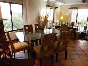 Dining table, seating for 5 plus bar area with 3 stools. 