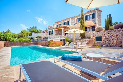 Wunderbare Finca mit herrlichem Meer- und Bergblick, 5 Schlafzimmern und 5 Bädern